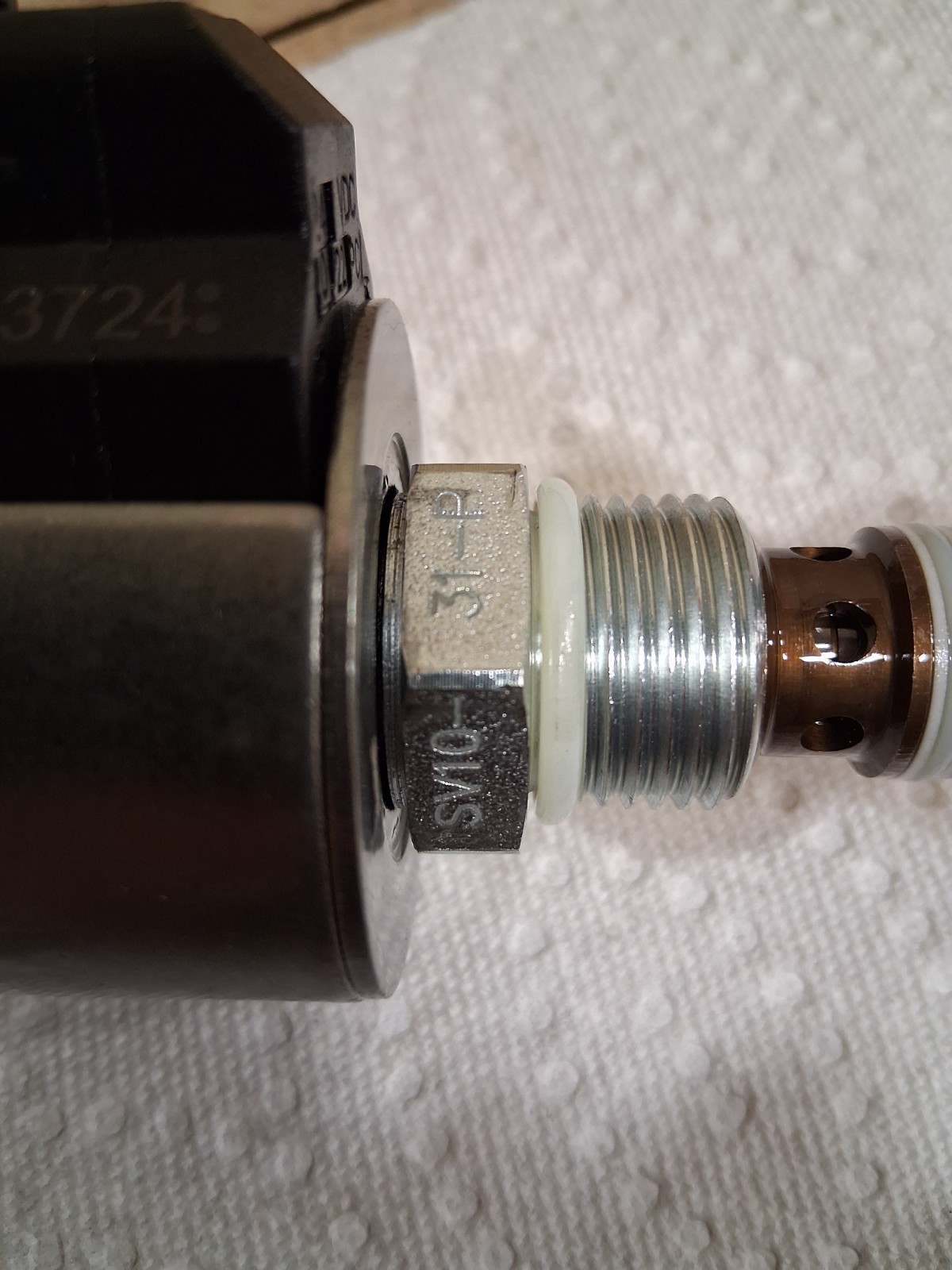 HydraForce 4303724 solenoid coil 24VDC and valve SV10-31-P