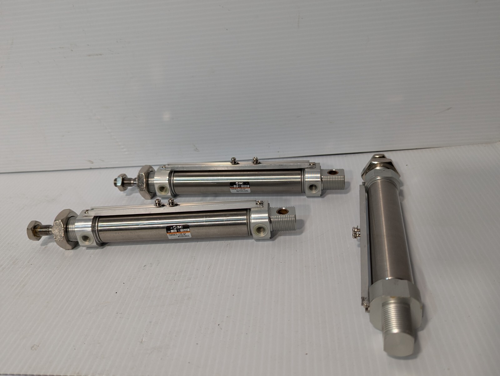 SMC CD85N25-100-A* cylinder, 10 bar, -10 to 60 deg C, double acting, single rod