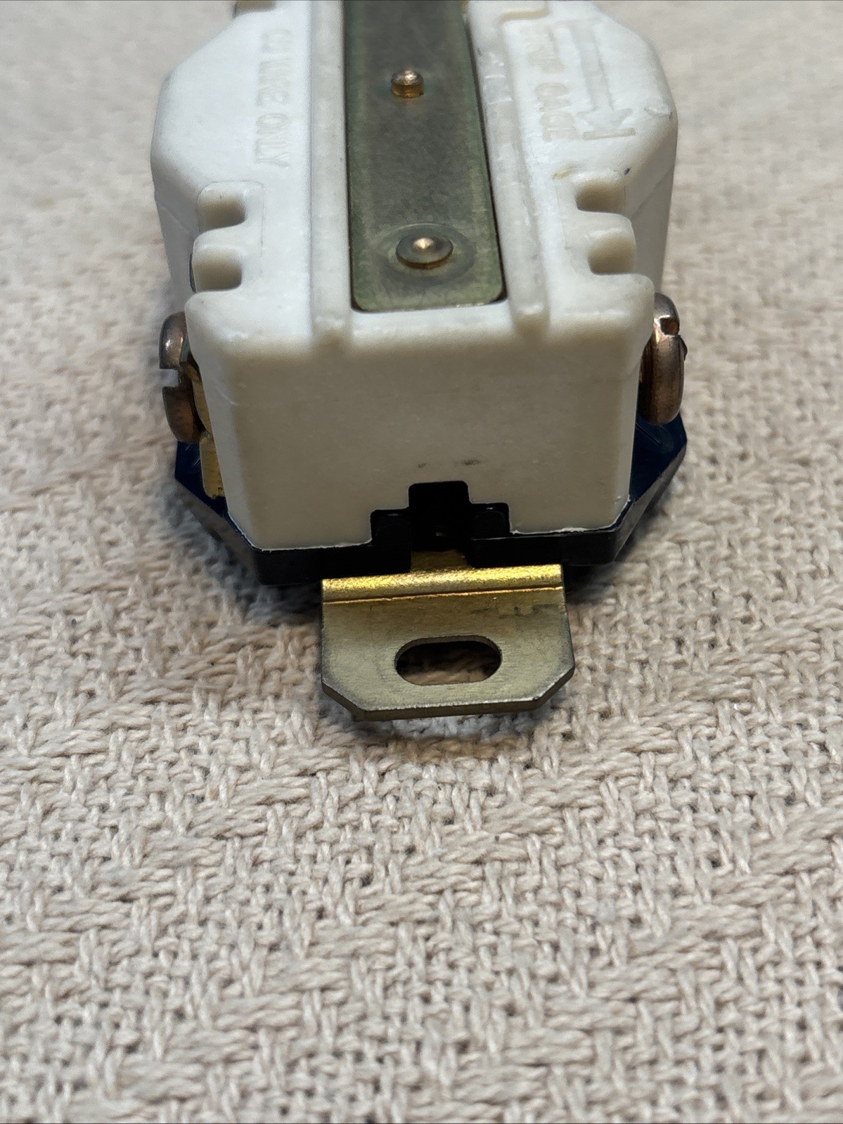 Hubbell HBL2510 Twist Lock Receptacle, 20A 120/208V, 3 Phase – NOB