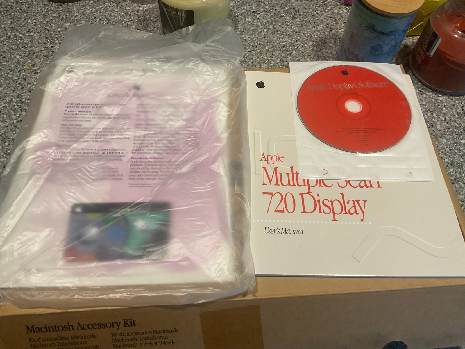 Macintosh Server G3, AppleShare IP 5.0 & MultiScan 720 Display CD’s & Manuals