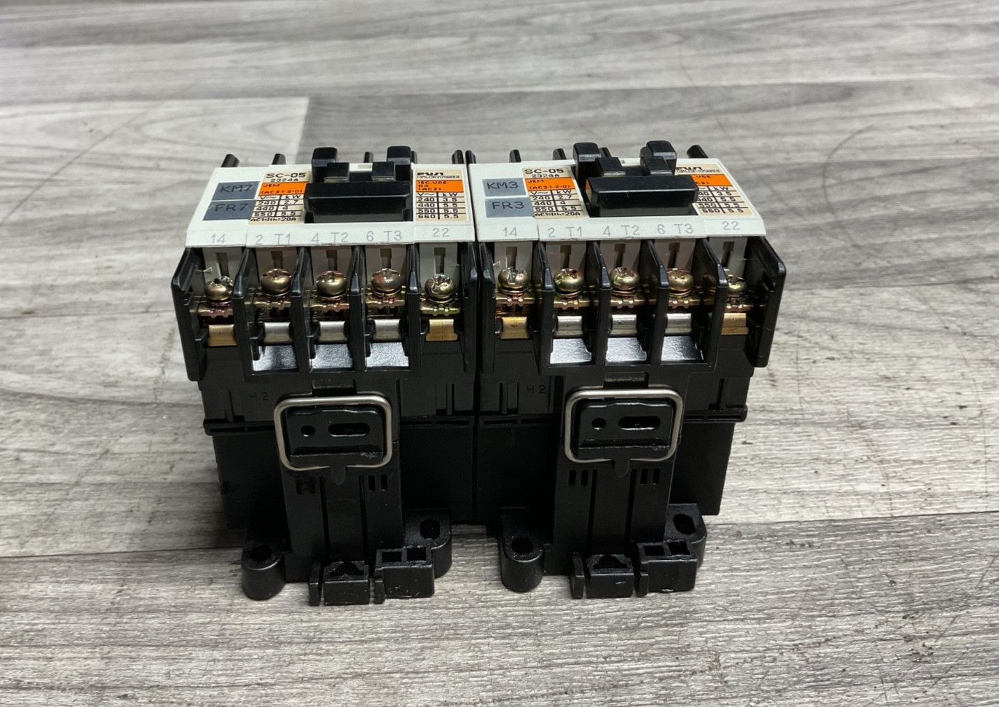 (LOT OF 2) Fuji Electric SC-05 Contactor 100/110V 50/60HZ #305M123