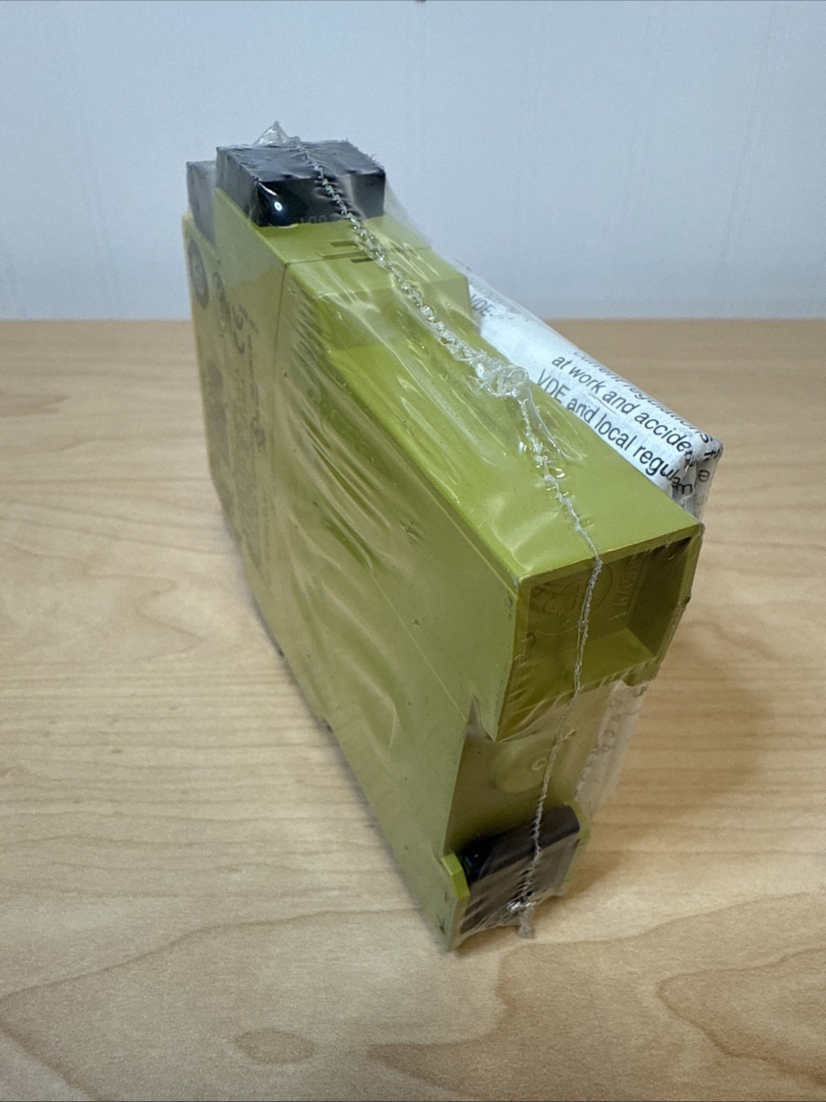 NEW! PILZ 787301 PNOZ X2.8P C Safety Relay