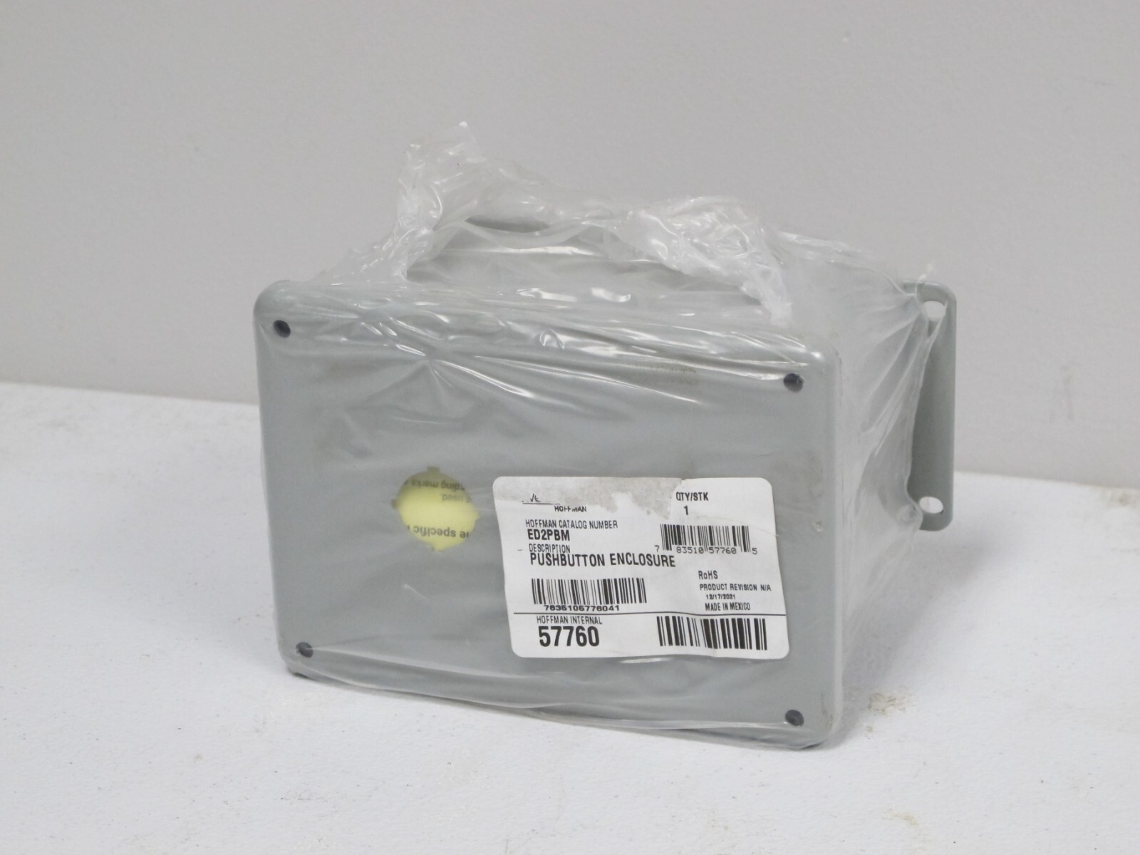 HOFFMAN ED2PBM TWO PUSH BUTTON ENCLOSURE,NEMA 12,22.5MM,NEW