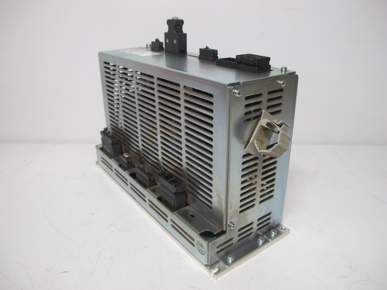 Yaskawa SRDA-C0A12A01A-E Converter SRDAC0A12A01A-E Servopack Servo