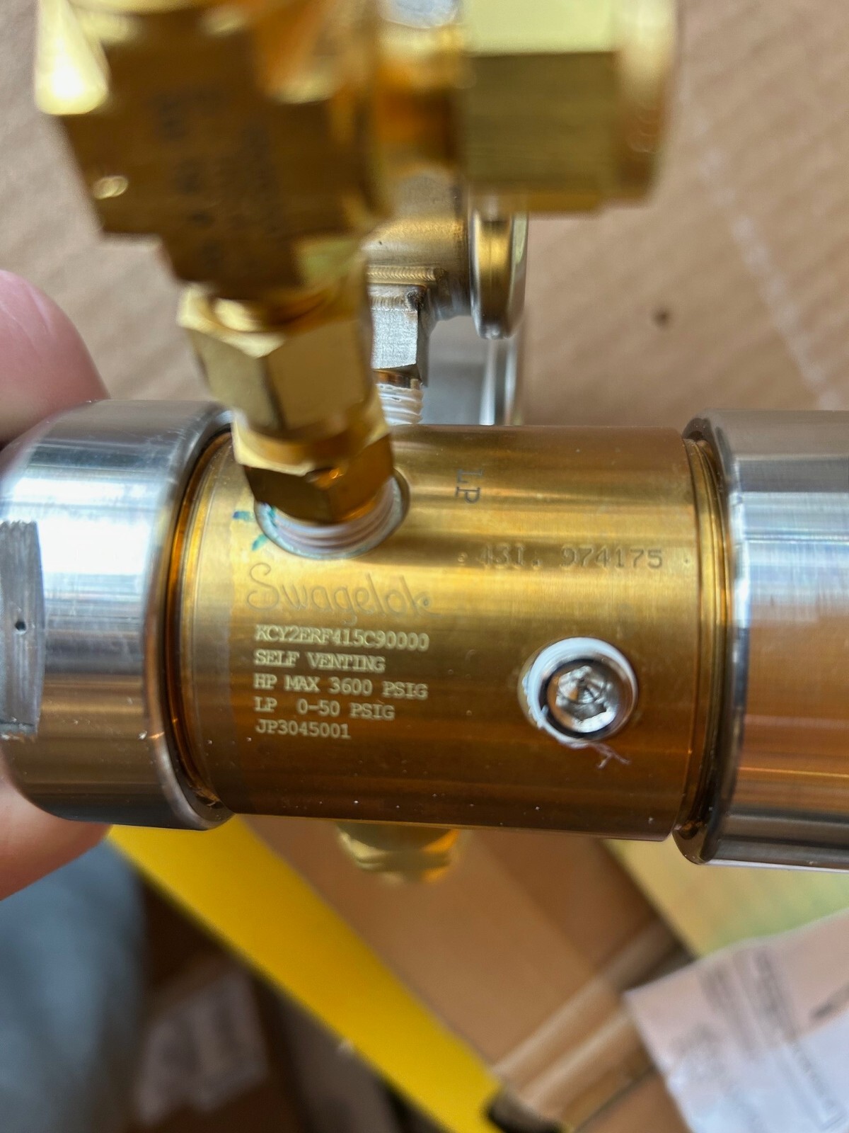 SWAGELOK KCY2ERF415C90000 Self-Venting Gas Regulator, HP 3600psi – LP 50psi Max