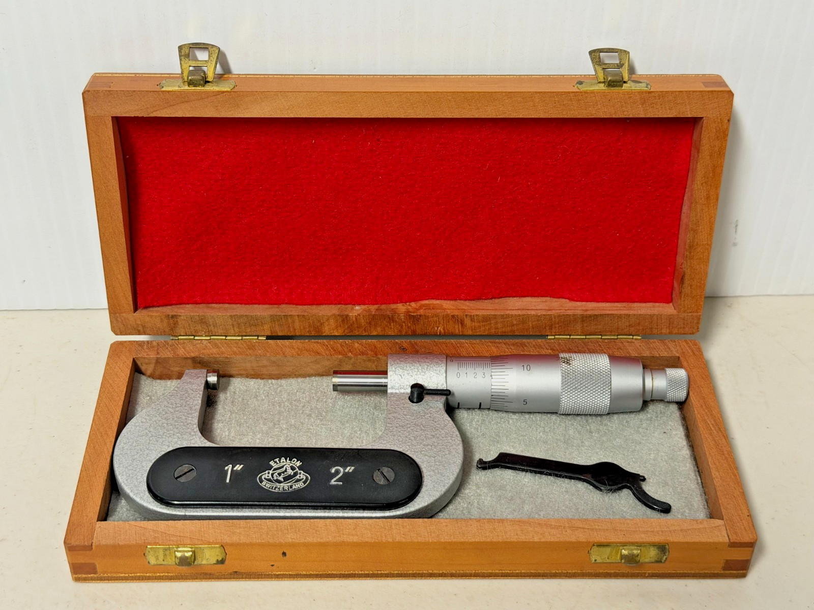Vintage Pierre Roch Etalon Rolle Switzerland 1″-2″ Micrometer w Wood Case & Cert