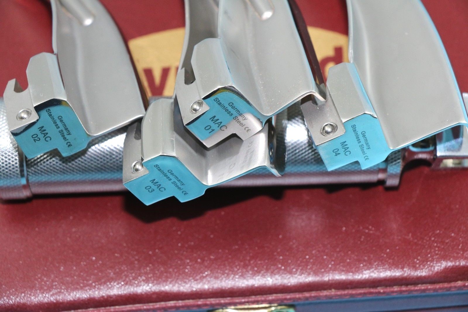 4 BLADES AND ONE HANDLE LARYNGOSCOPE MACINTOSH INTUBATION EMT ANESTHESIA SET