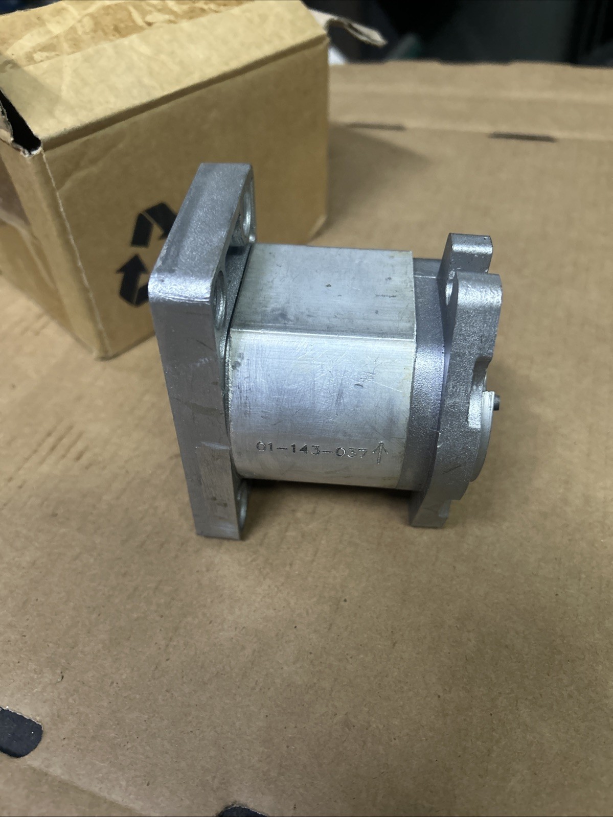 Vestil 01-143-037 Hydraulic Pump (New No Box)
