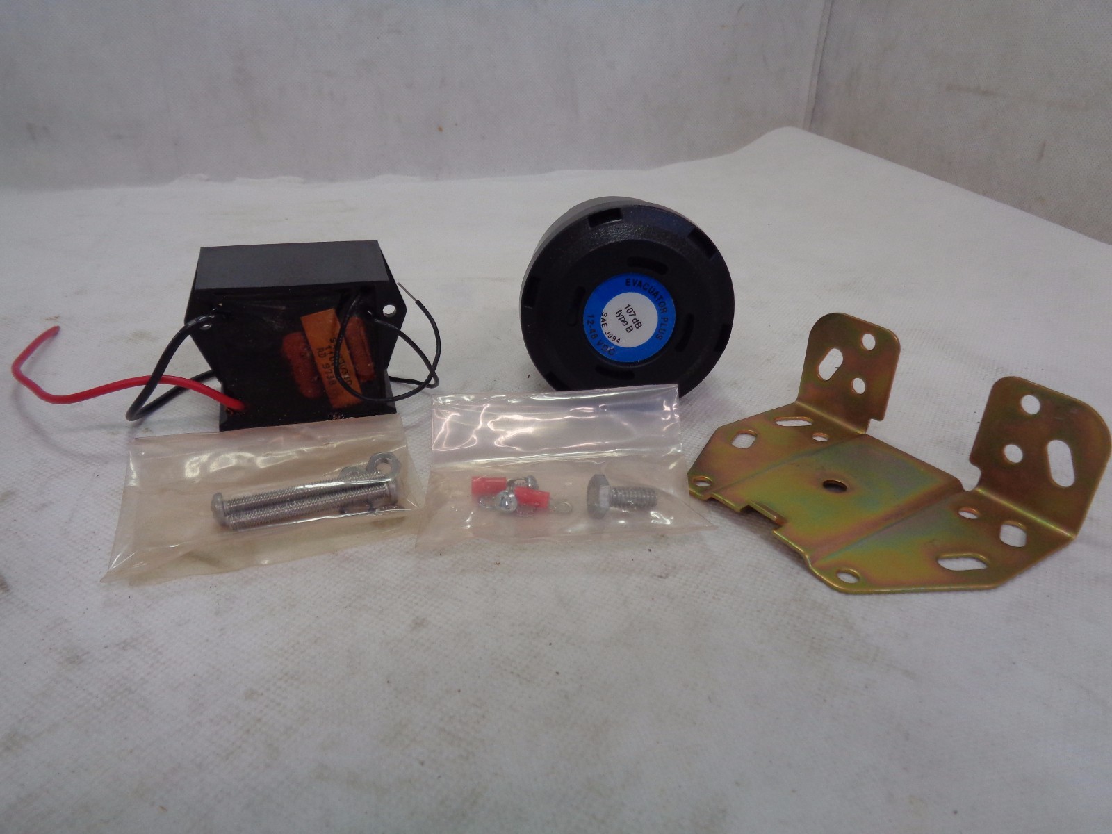 NEW FEDERAL SIGNAL ALARM EVAC 107DB 115 VAC P/N 210334