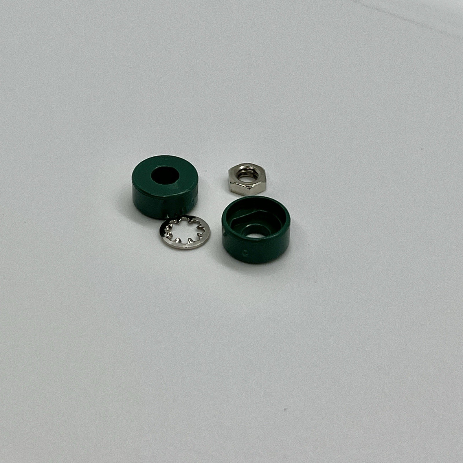 Pomona 3750-5 Gold Plated Binding Post, Accepts 4mm Banana Plug – Green, Knurled