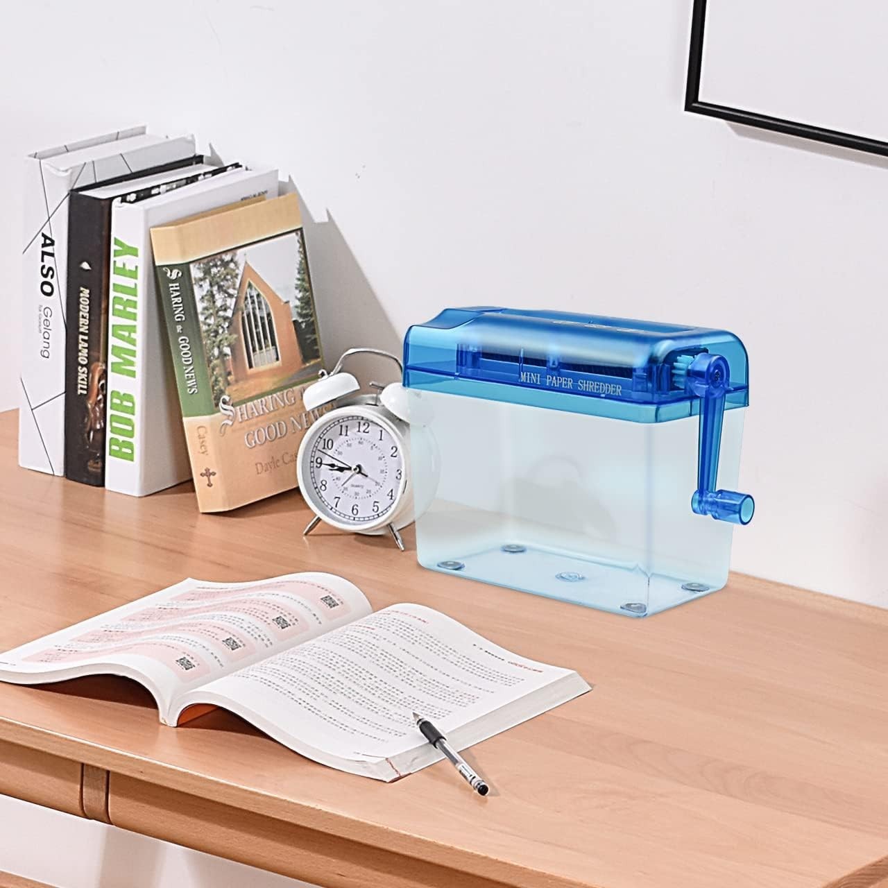 Compact Hand-Powered Paper Shredder – Safe Mini Shredding for Home & Office