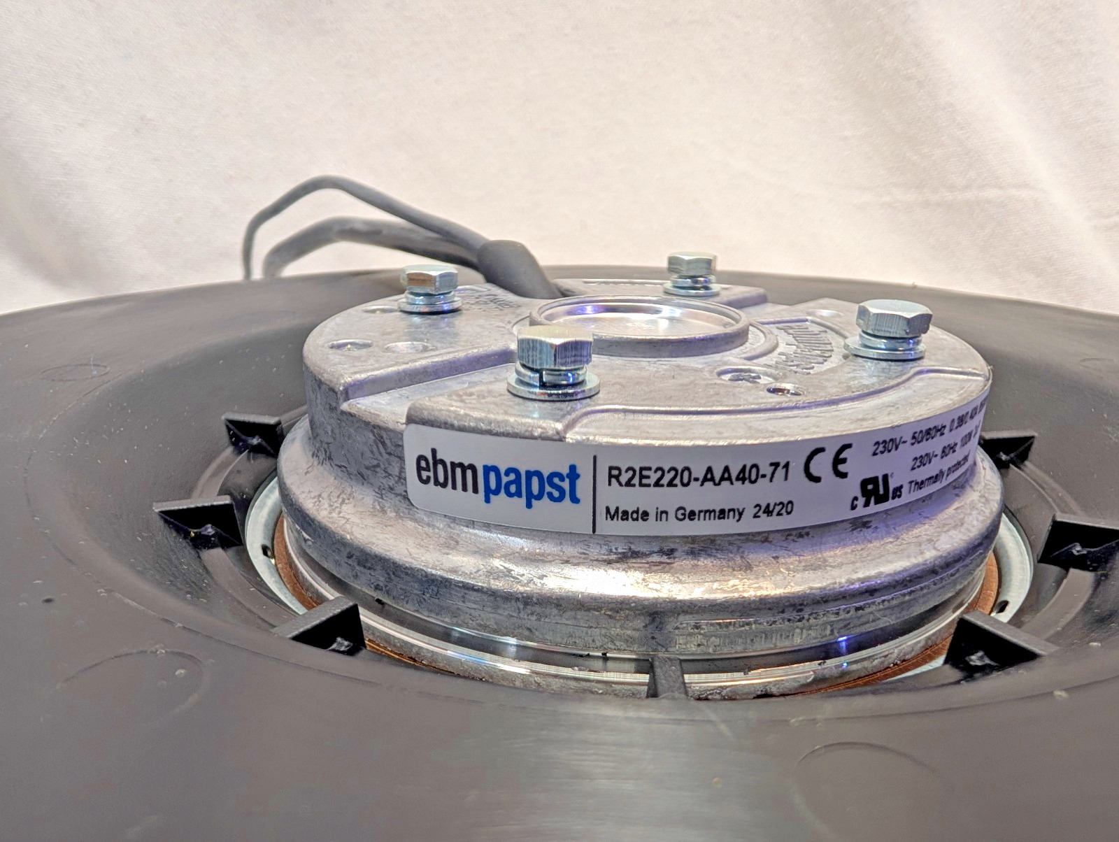 NEW Ebmpapst R2E220-AA40-71 Centrifugal Fan 230V 220mm Impeller