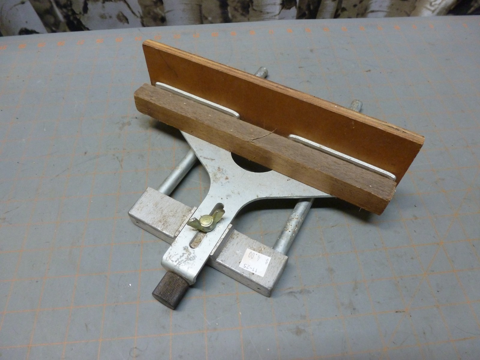 Makita Edge Guide for 3612, RP1800, RP2301 Plunge Router Base (115mm OC 12mm Rod