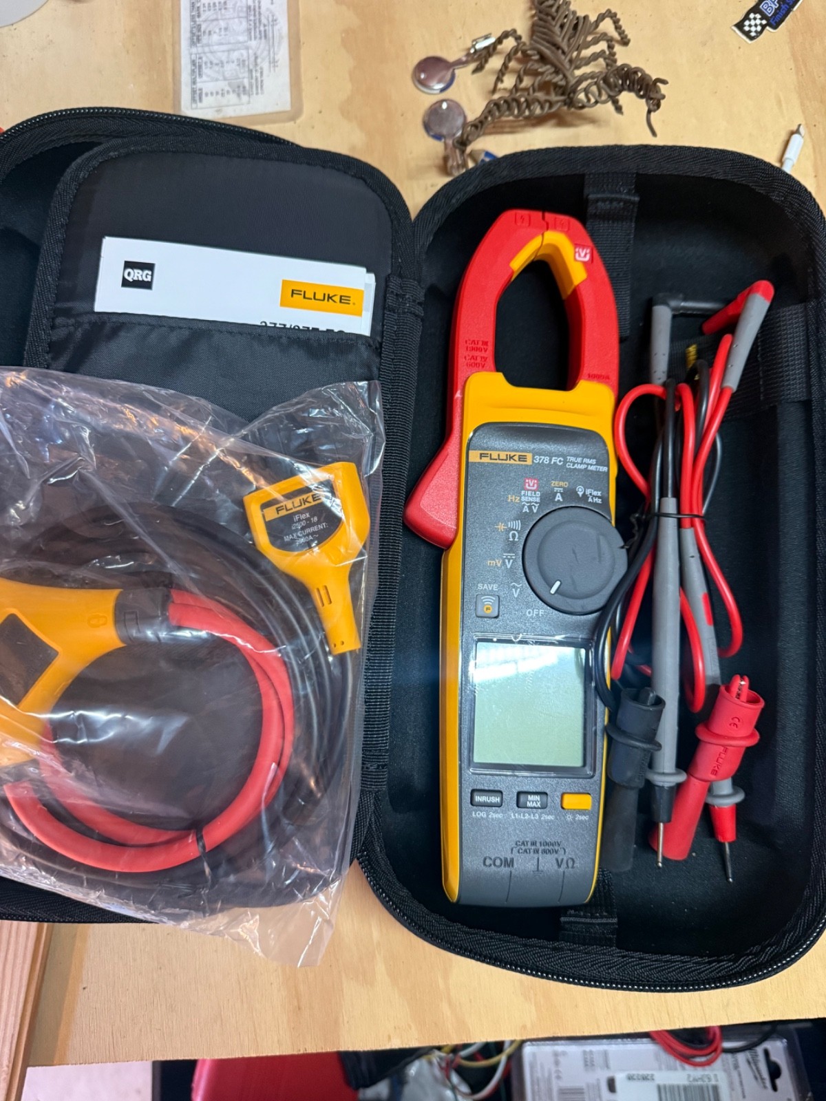 Fluke 378 FC – Non-Contact Voltage True AC/DC Clamp Meter with iFlex