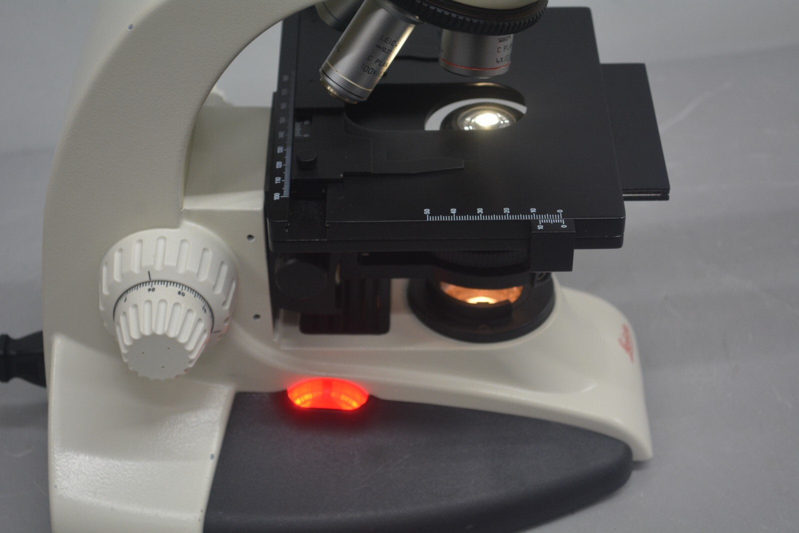 ^ Leica DME Upright Compound Microscope w/ 4x 10x 40x 100x Objectives #X1100