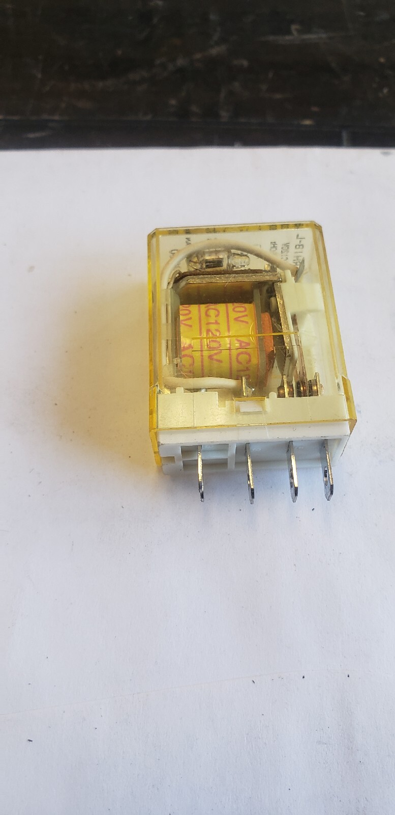 NEW LOT OF 2 IDEC RHIB-L RELAY 120V ( B1-2D)