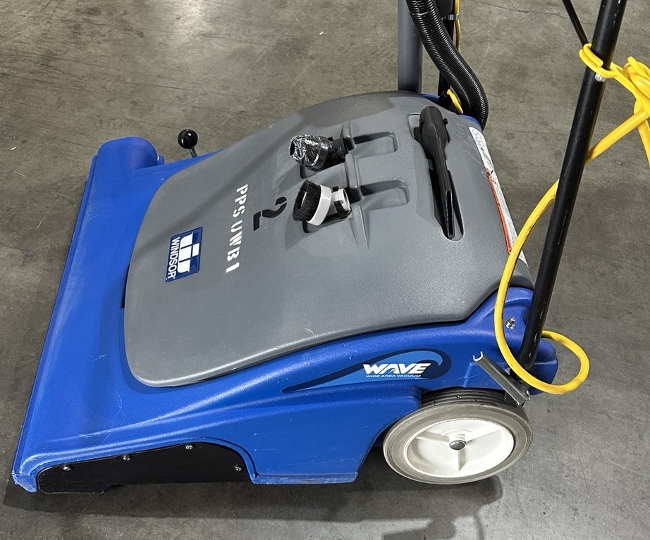 Windsor Wave Wide Area Vacuum Carpet Sweeper Commercial 115V Working