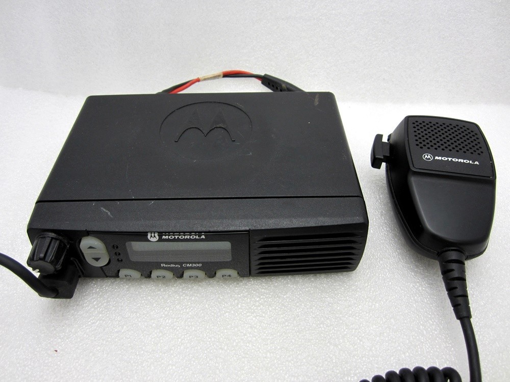 Motorola Radius CM300 Mobile 2-Way Radio with Microphone AAM50KQF9AA1AN