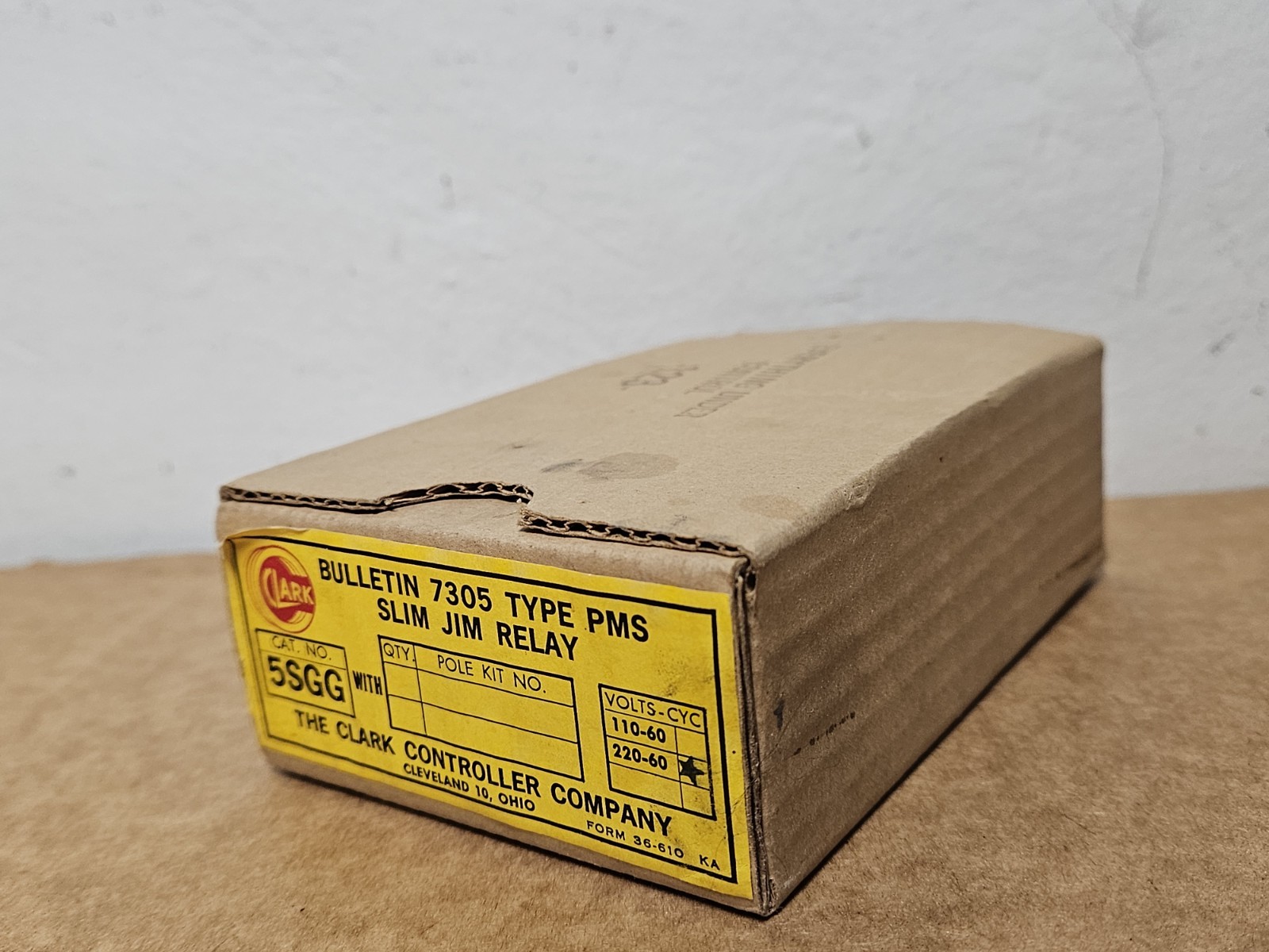 Joslyn Clark 5SGG-76 Slim Jim Relay Bulletin 7305 220-60