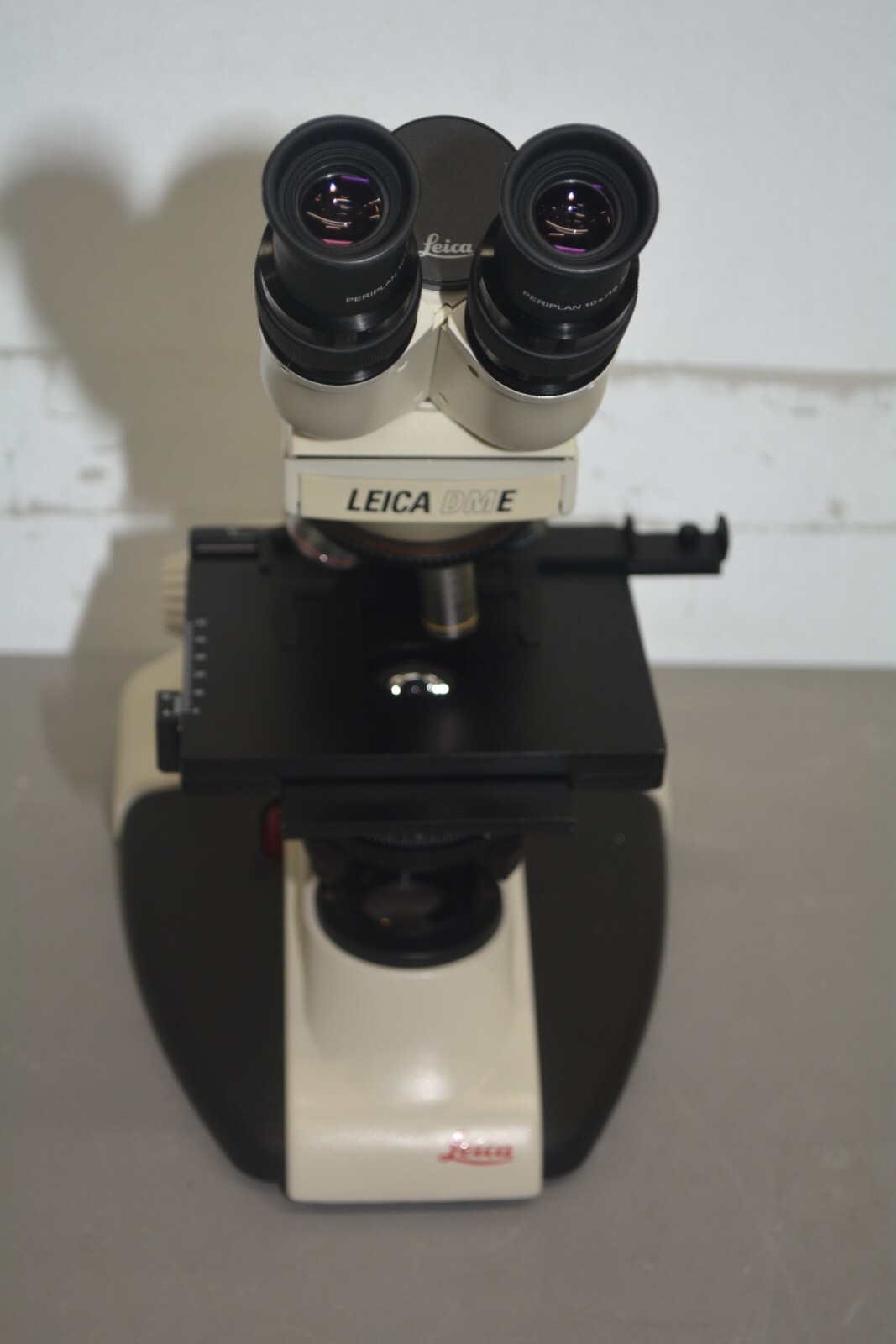 ^ Leica DME Upright Compound Microscope w/ 4x 10x 40x 100x Objectives #X1100