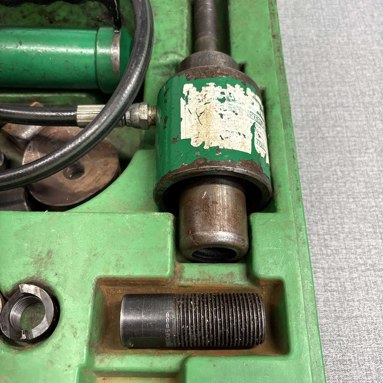GREENLEE 7306SB 1/2″ – 2 -1/2”Slug Buster Knockout Punch and Hydraulic Driver
