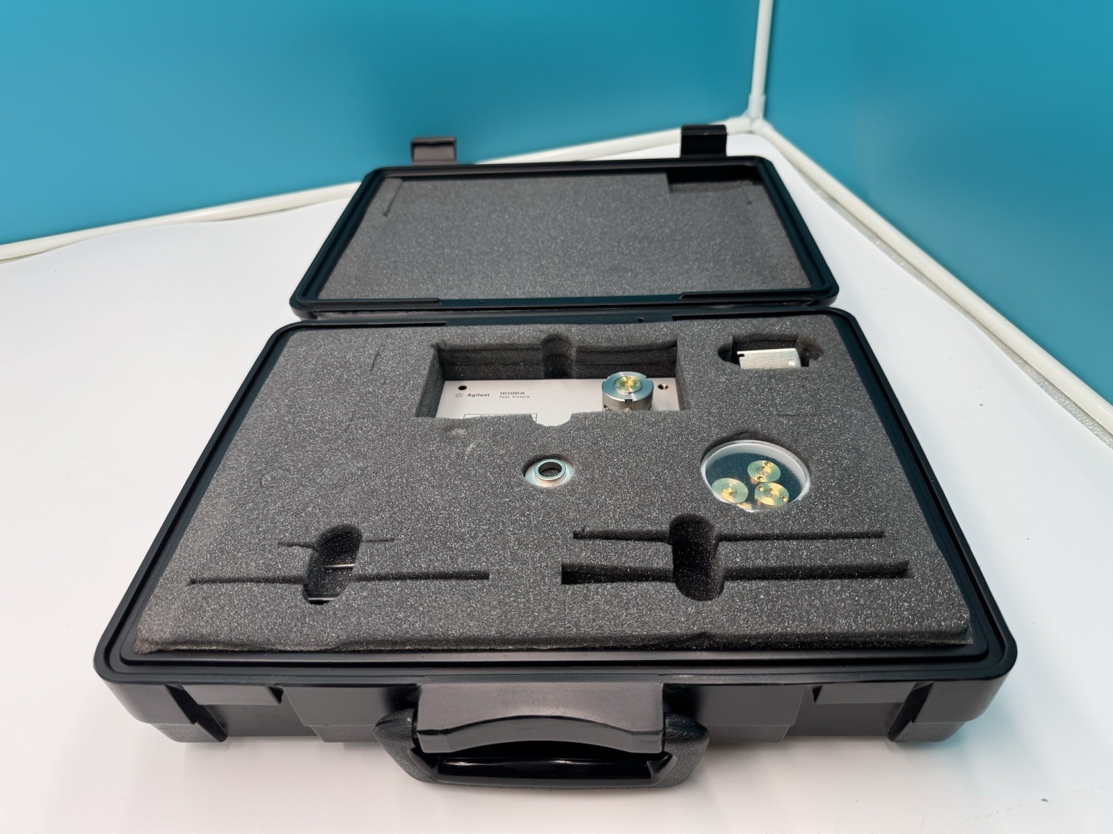 Keysight Agilent HP 16196A Parallel Electrode SMD (0603) Test Fixture, DC-3GHz