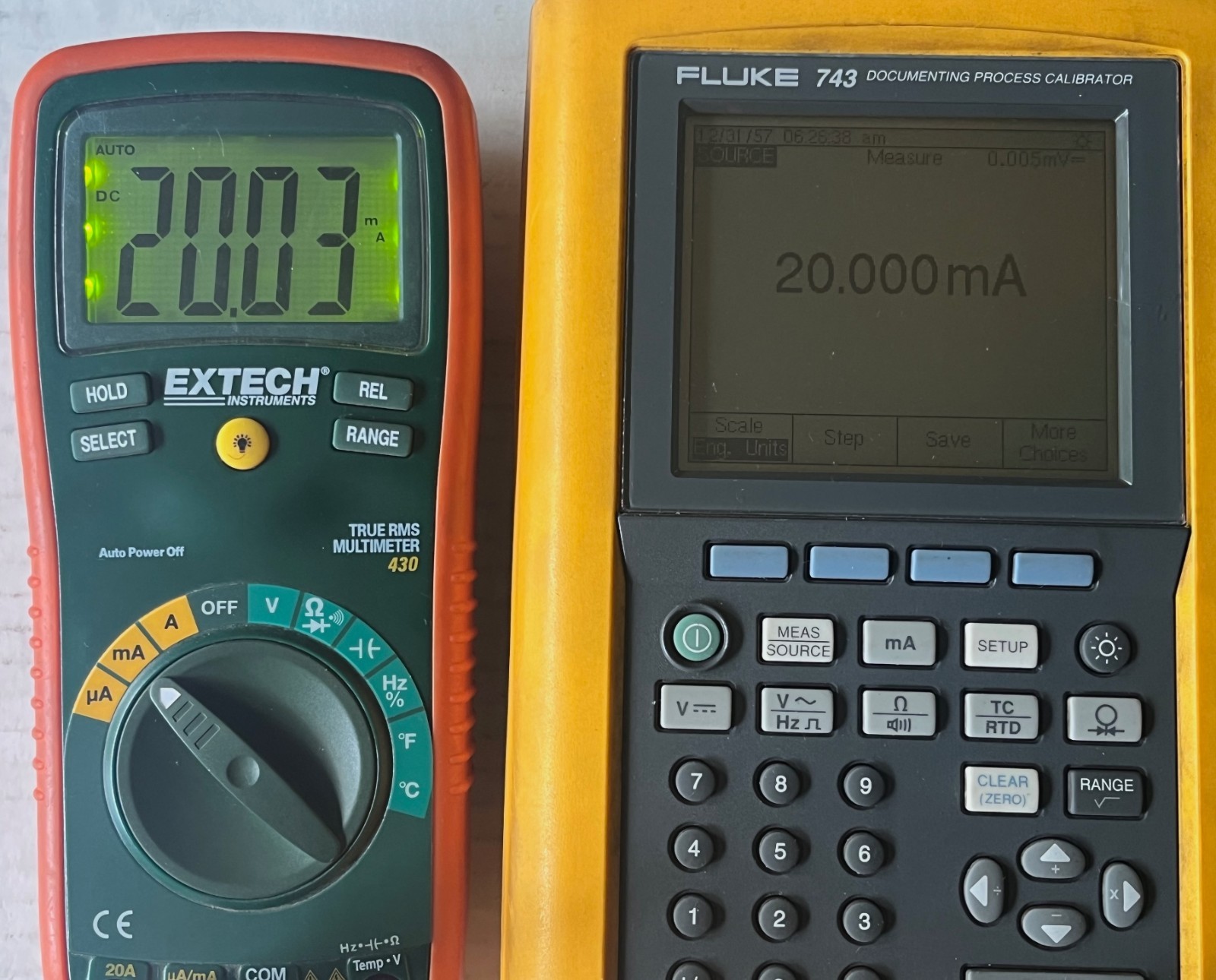 Extech 430 True RMS Digital Multimeter w/TL809 Test Lead Set in 2 Soft Cases