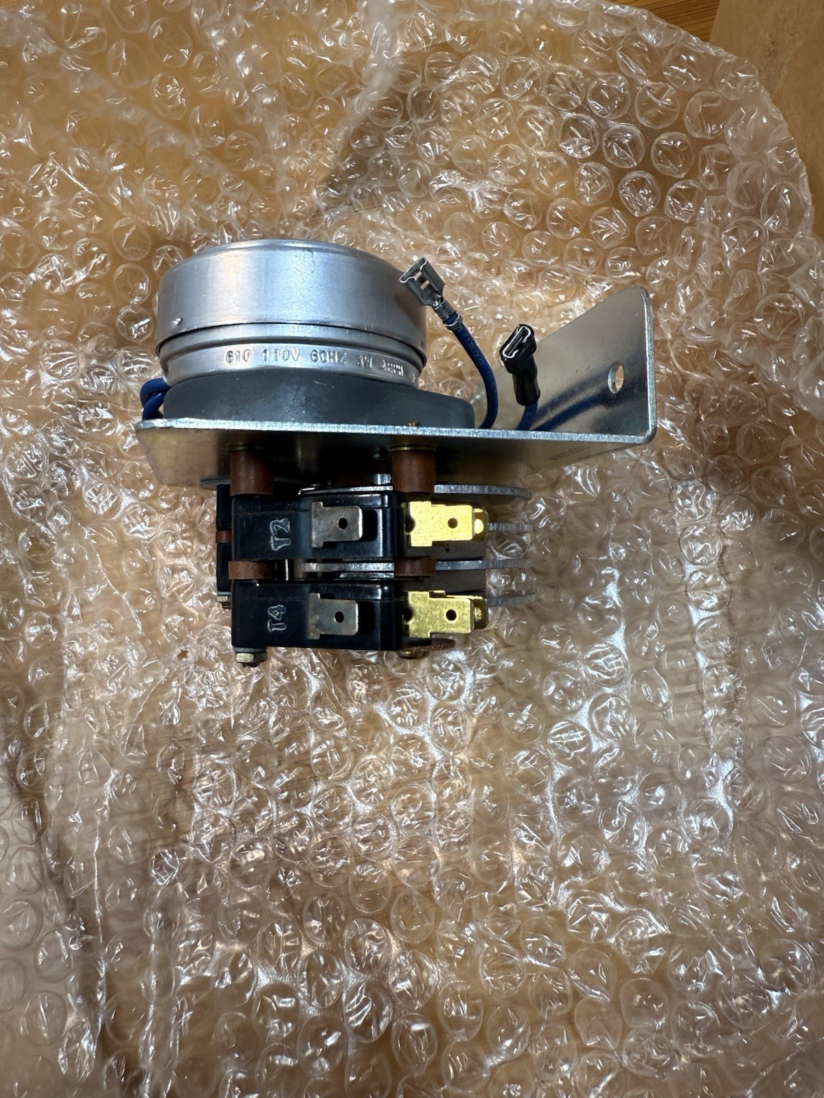 Brand New Carrier HK 25ZD 040 Electric Timer 300 SEC 4SPDT