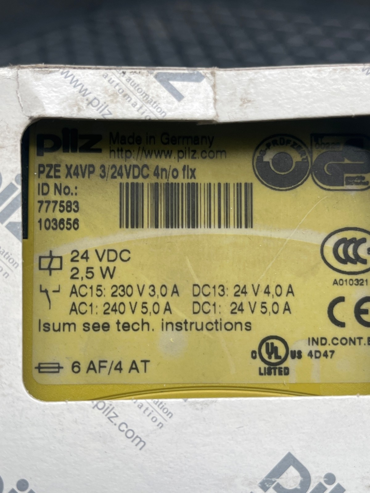 PILZ PZE X4VP Safety Relay 3/24VDC NEW