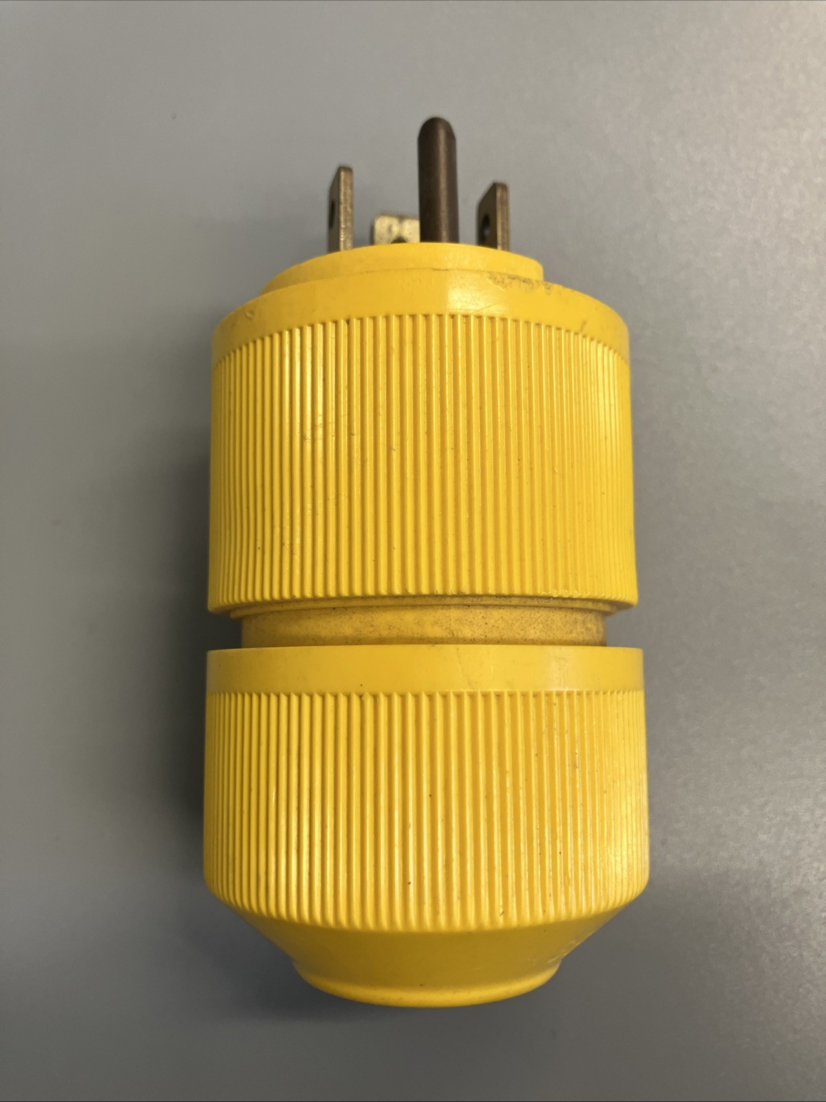 GE 20A 125/250V 14-20P 4-WIRE STRAIGHT BLADE CONNECTOR MALE CORD END YELLOW