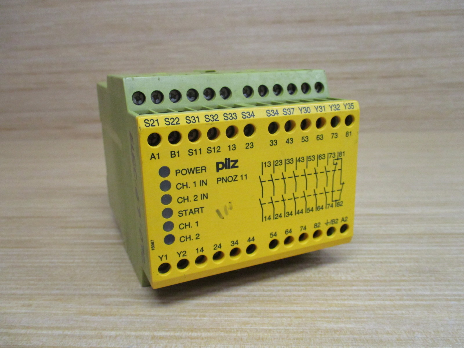 Pilz PNOZ 11 7S/1Ö Safety Relay 774080