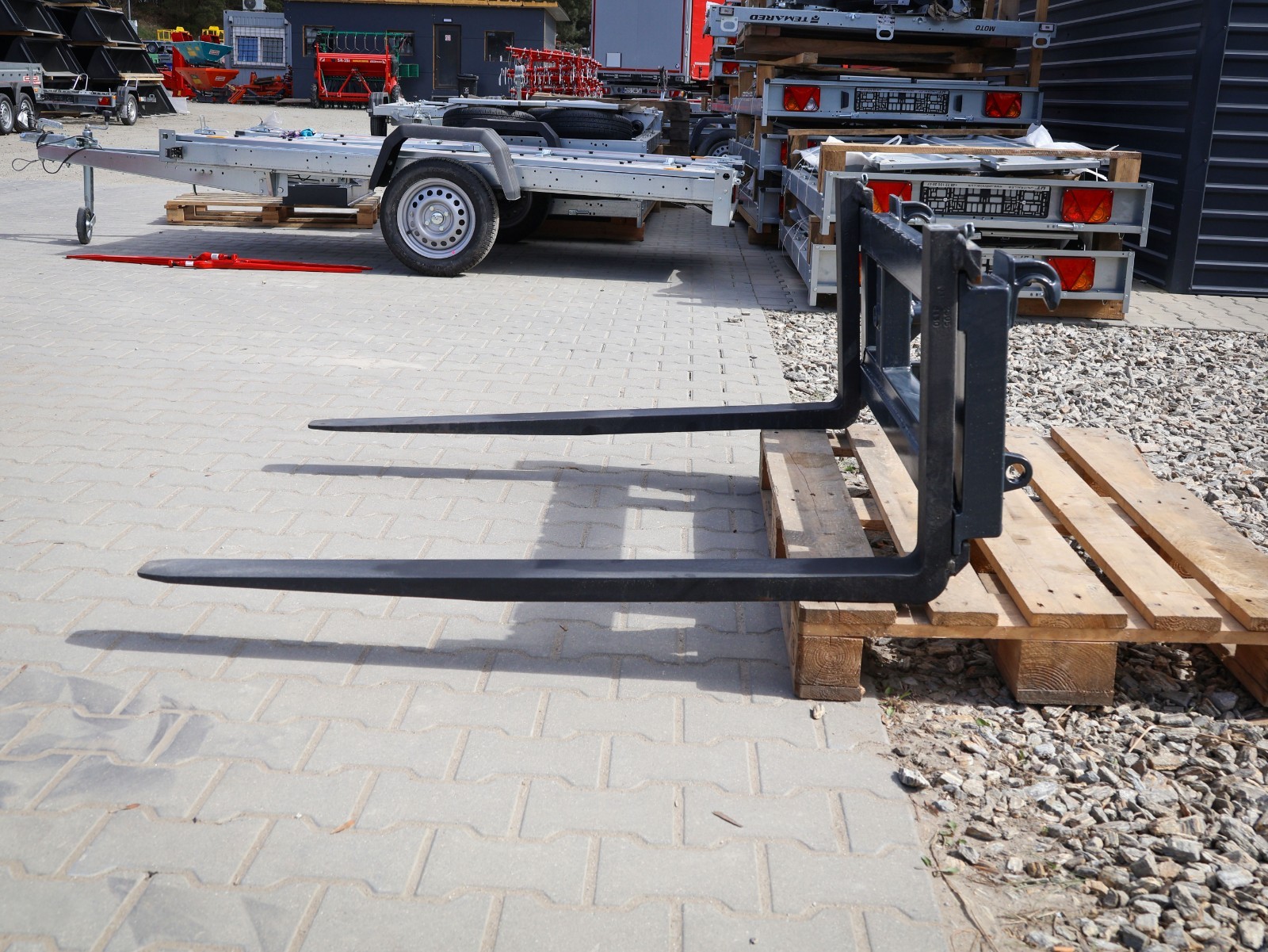 Pallet Fork Euro Mount with Fork Carrier Front Loader 2000 KG Loading Capacity