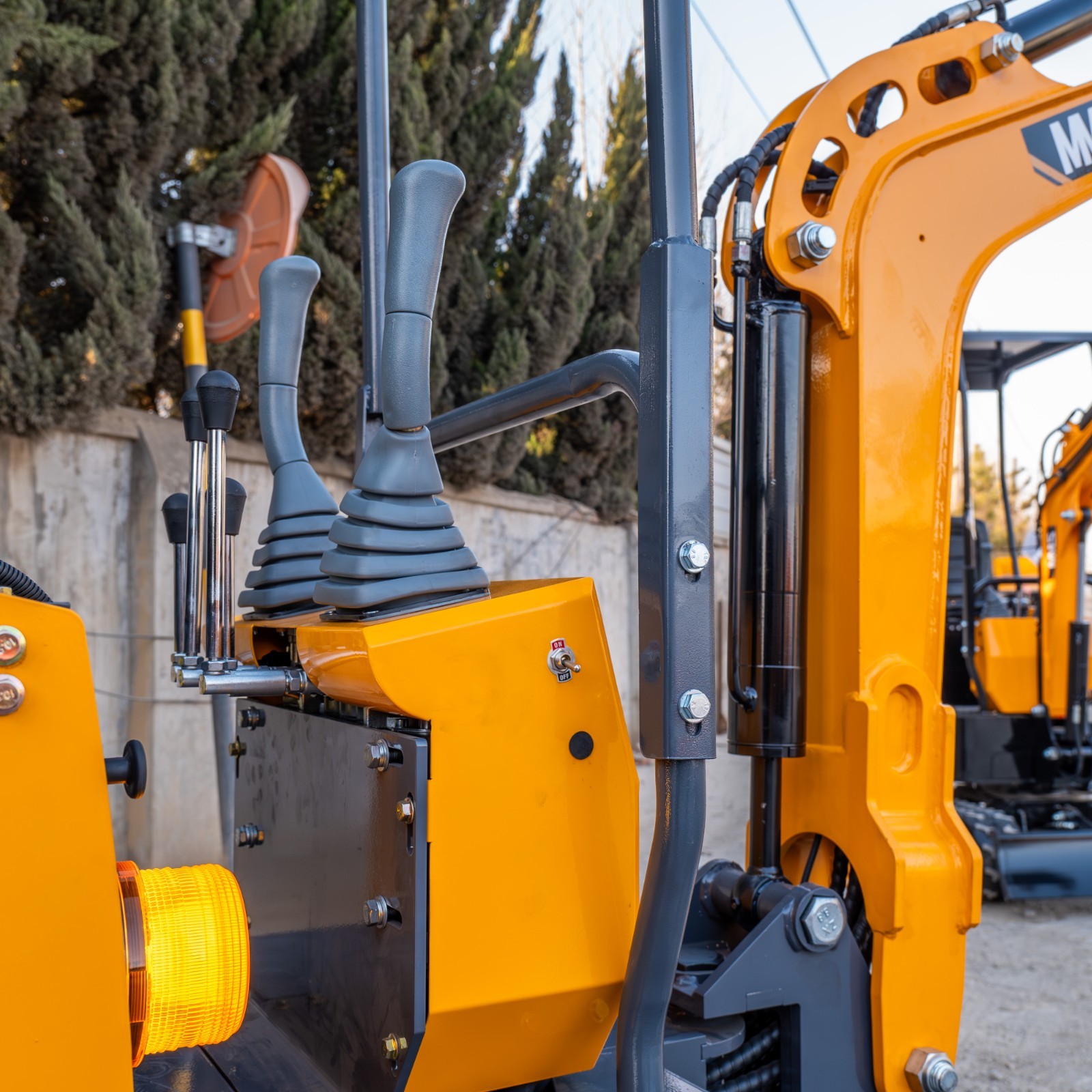 FREE SHIP 1.4Ton Mini Excavator Swing Boom 13.5hp Gas B&S EPA Engine