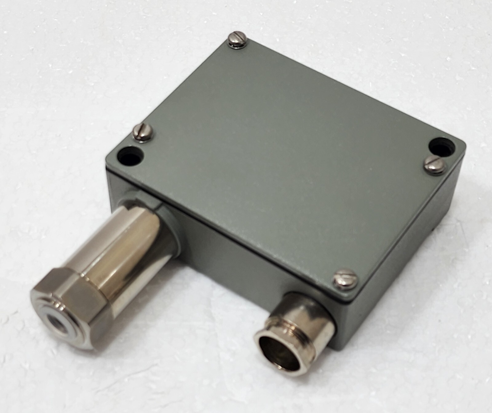 TRAFAG 8202.23.2210 PRESSURE TRANSMITTER -1 to 2 BAR 4-20mA 12-34VDC