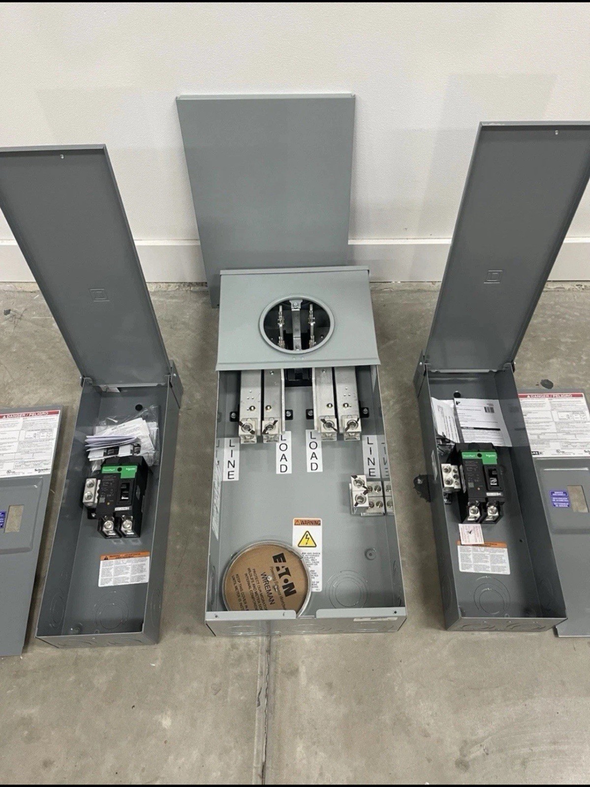 400 / 320 Amp Meter Base / Socket Bundled w/ 2 200A Main Breakers / Discounnects