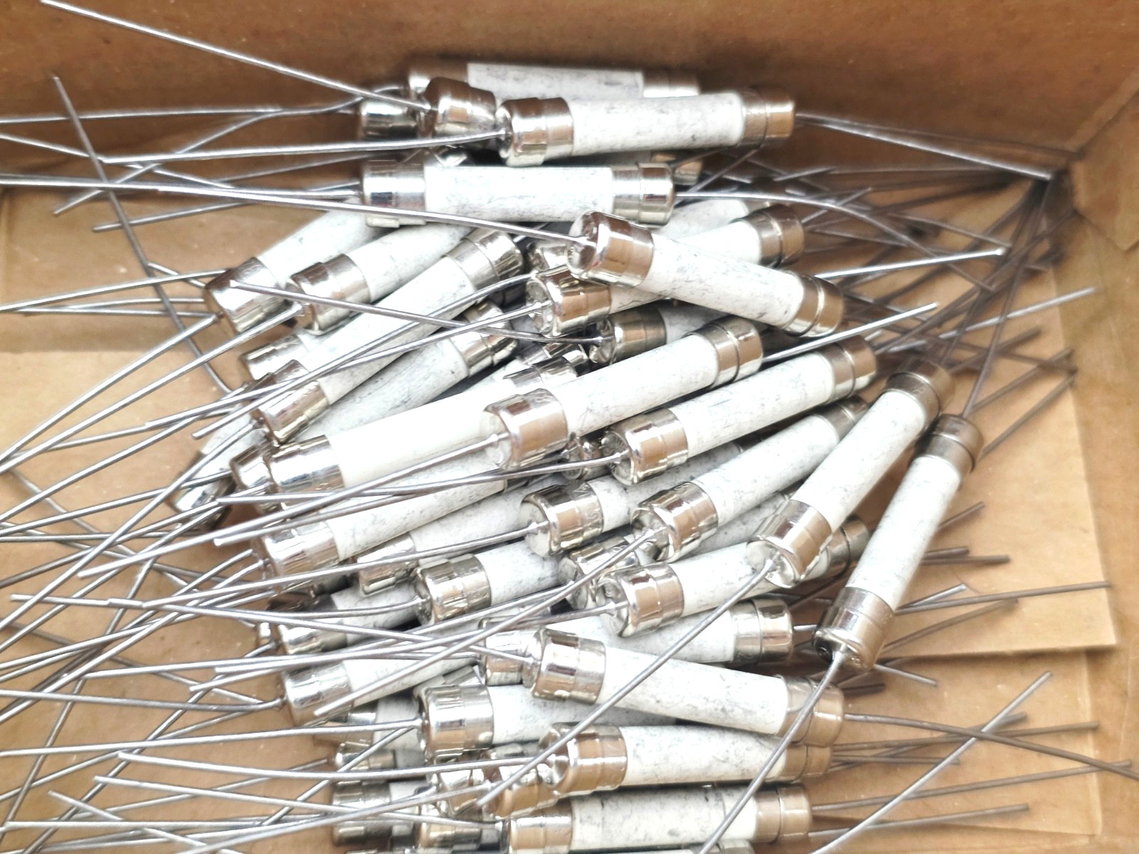 Lot of 61 Littelfuse 3AB 8A Pigtail Fuses 8 Amp 250 Volt 325008 SB/PT Vintage