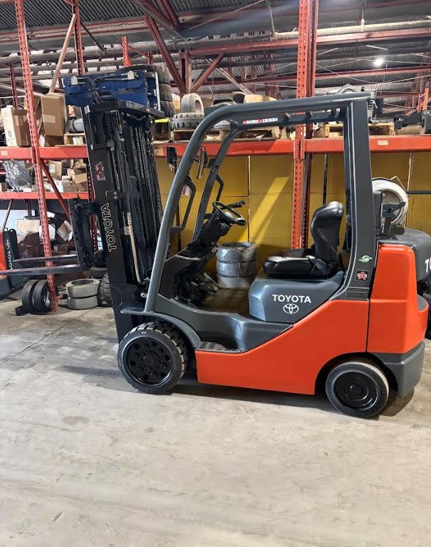 TOYOTA 8FGCU25 FORKLIFT 2017 5000LB CAP LPG 189″ LIFT SIDE SHIFT NEW PAINT