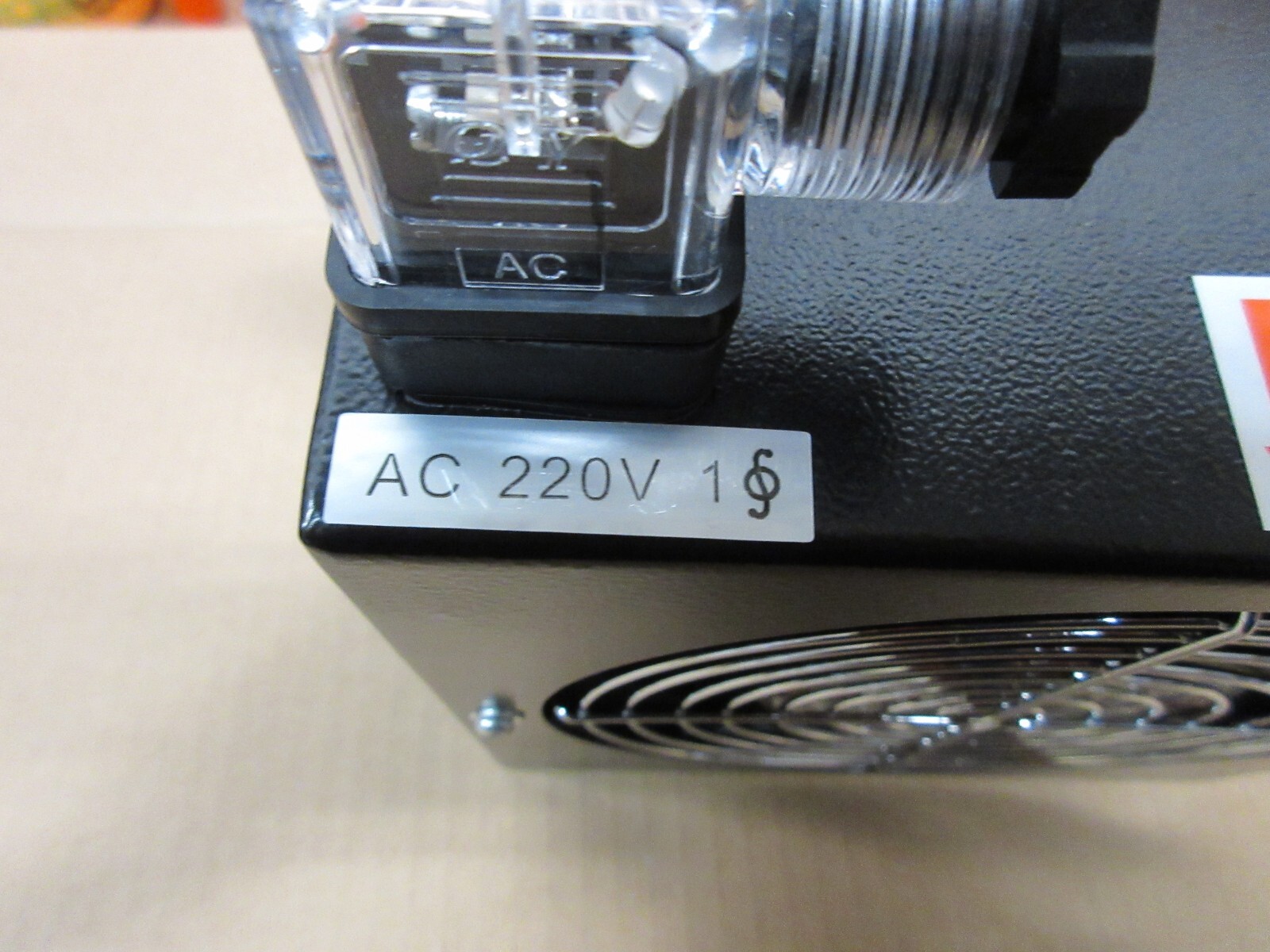 AF0510T-CA2 AIR-COOLED COOLER;COLD RADIATOR+6″FAN,AC220V,10L,12KGF-OILOUTLET1/2″