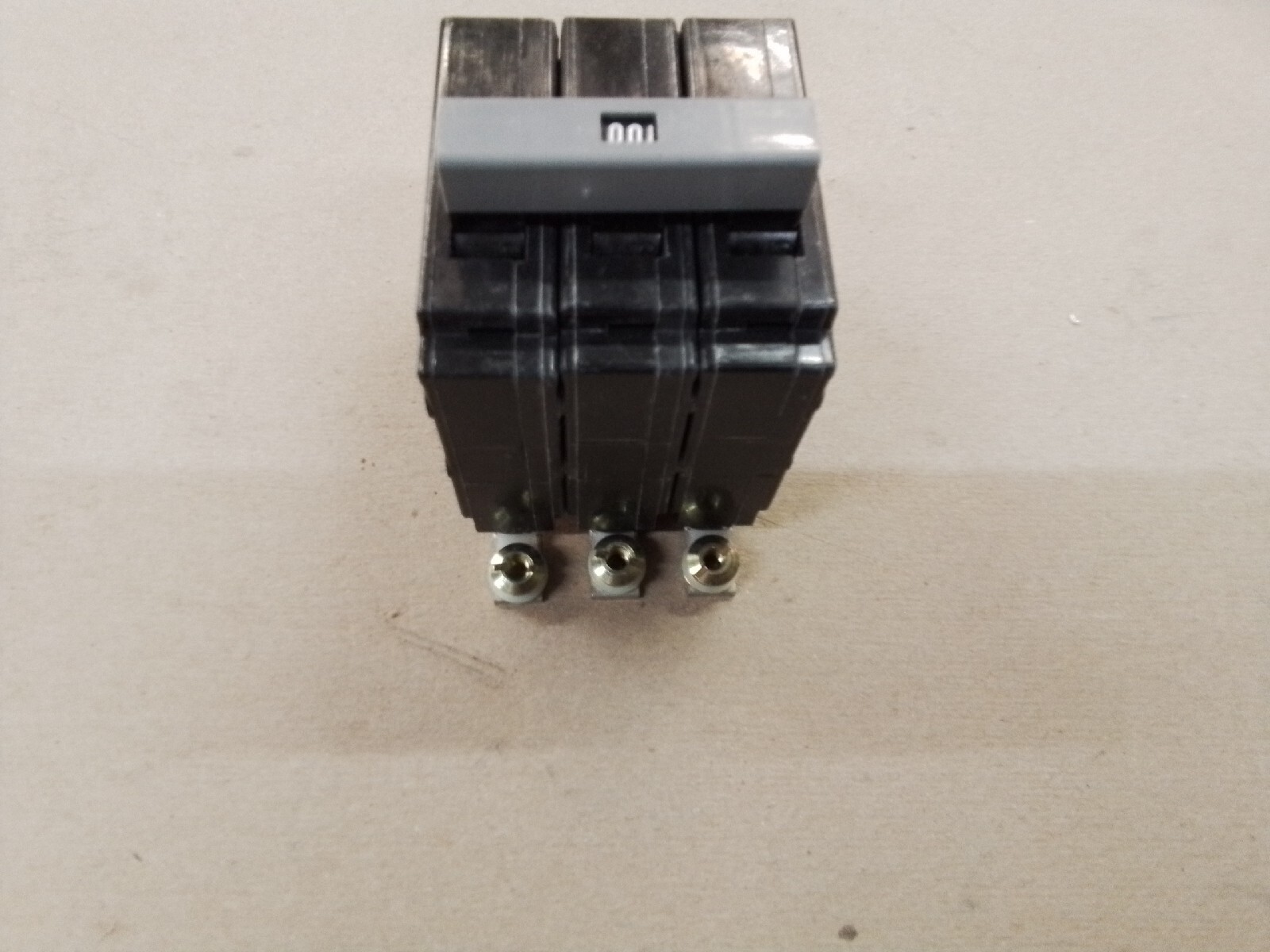 CUTLER HAMMER CHB3100 100A 240V 10kA 10,000 NEW IN BOX Zd-5855 3 Pole Phase