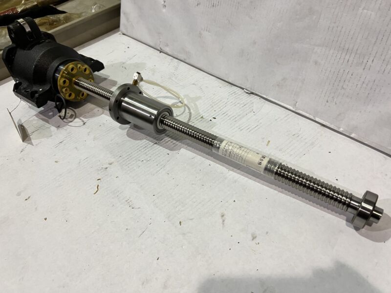 TSUBAKI BALL SCREW ASSY. # LH-0784-3 THD LENGHT: 21.5″ THD dia: 25mm