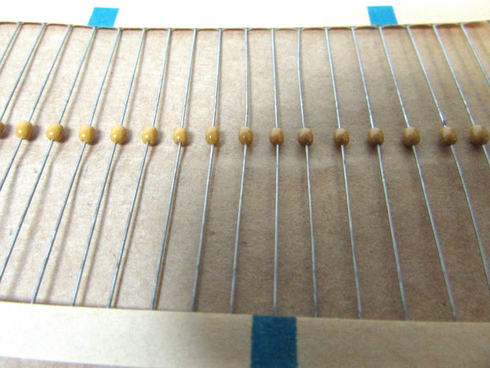 AVX SA102A220JAA 22pF 200V 5% NPO Ceramic Capacitor NEW NOS CUT TAPE Lot 500 Pcs