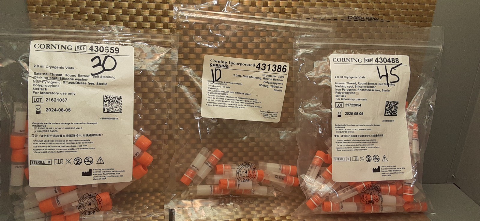 Corning assorted 2mL Cryogenic Vials (85)