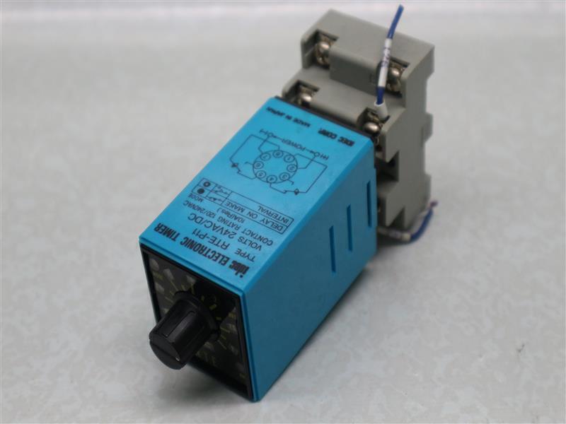 Idec RTE RTE-P11 RTEP11 Electronic Timer 24VAC/DC 120/240VAC 10A(Res.) w/ Socket