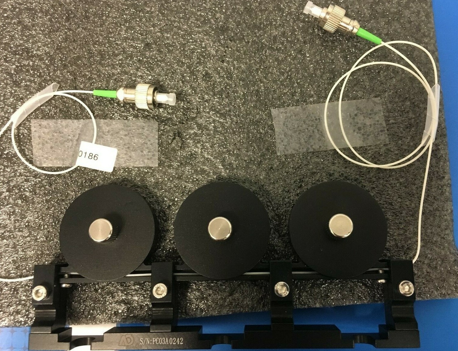 Manual 3-Paddle (30 mm / 1.18 in) Polarization Controller + Optical Fiber FC/APC