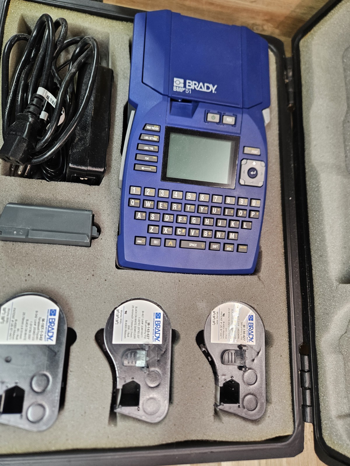 ​Brady BMP51 Portable Thermal Thermal Label Printer Industrial Bundle W/ Case