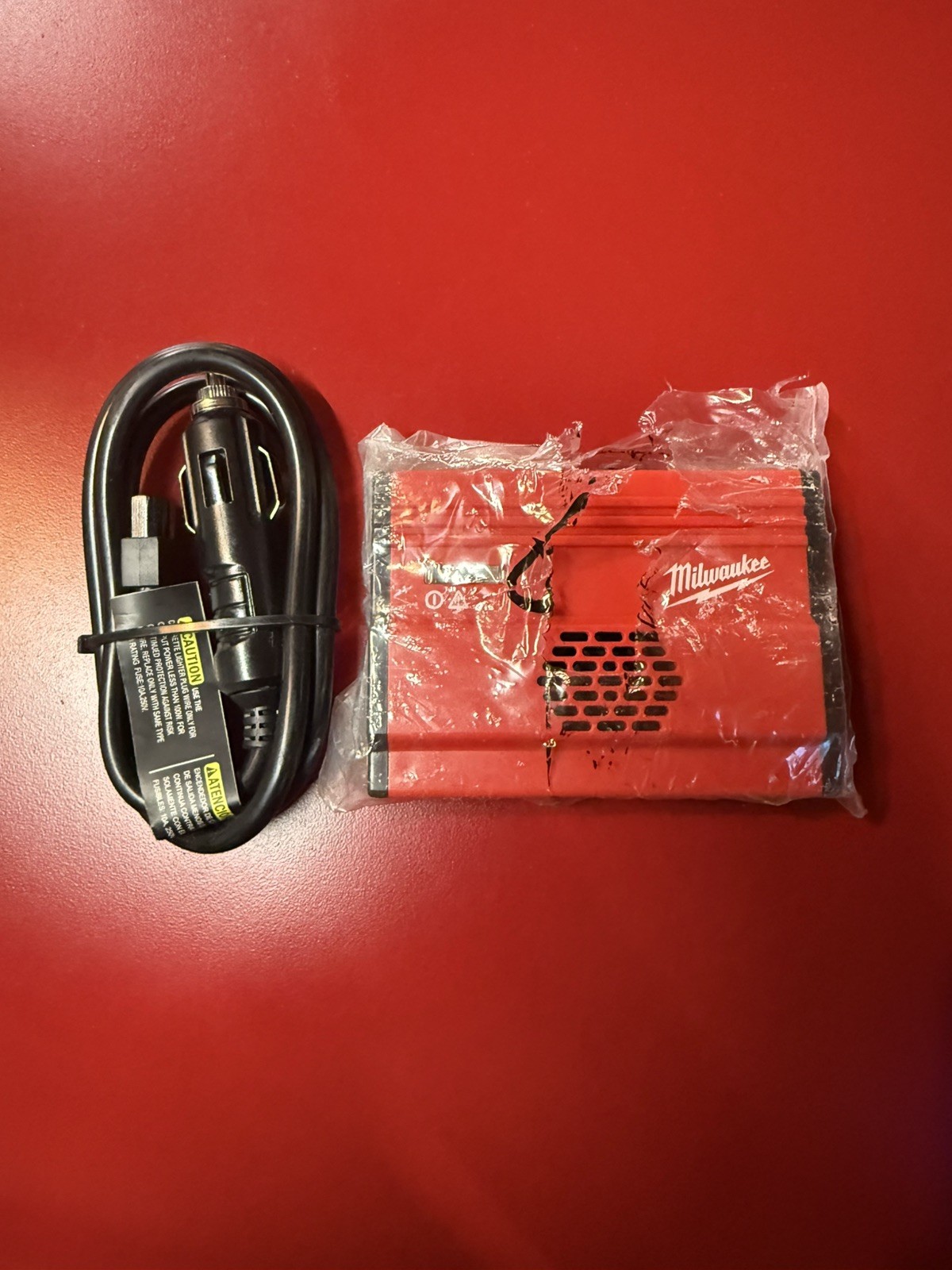 MILWAUKEE – Vehicle Inverter for Charger