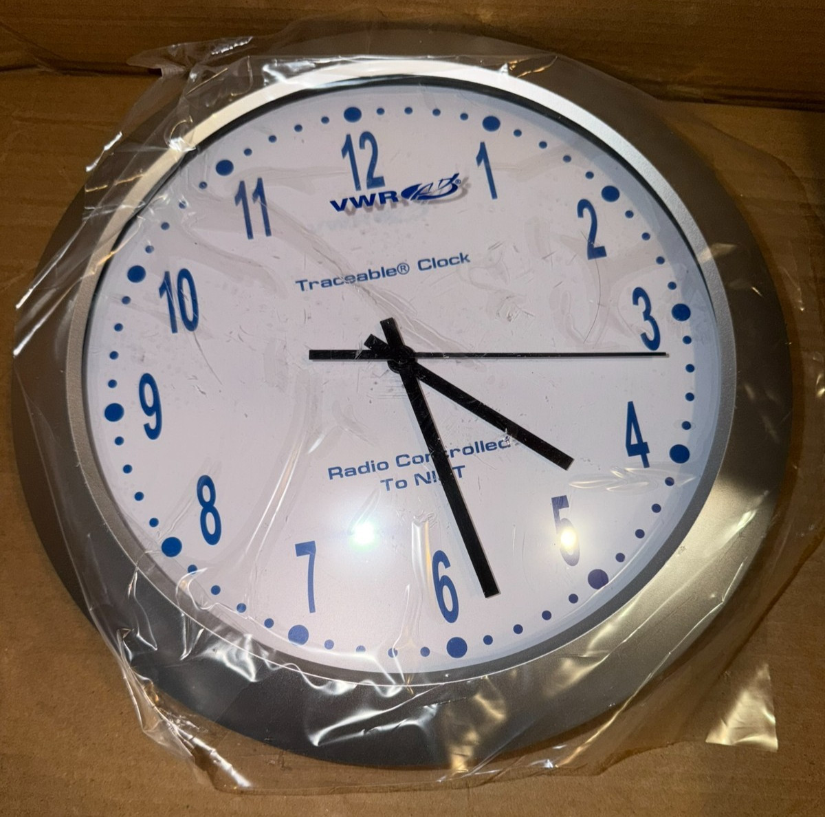 VWR 47732-422 Traceable 1077 Radio Controlled Wall Clock Atomic