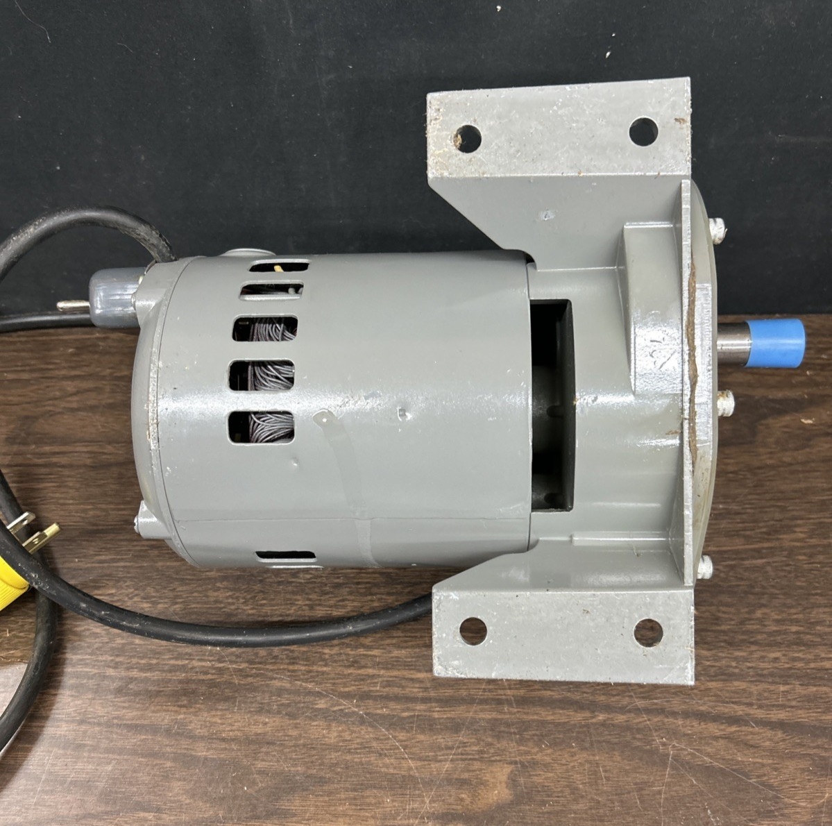 Dayton Gearmotor Model 5K940, 60RPM, 1/4Hp Ratio 29:1, 60Hz