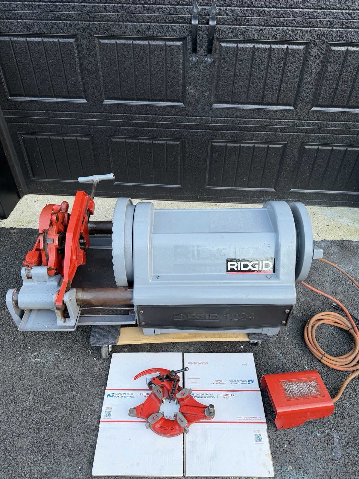 Ridgid 1224 Pipe Threading Machine 1-2 To 4” Pipe Self Oiling Self Opening Great
