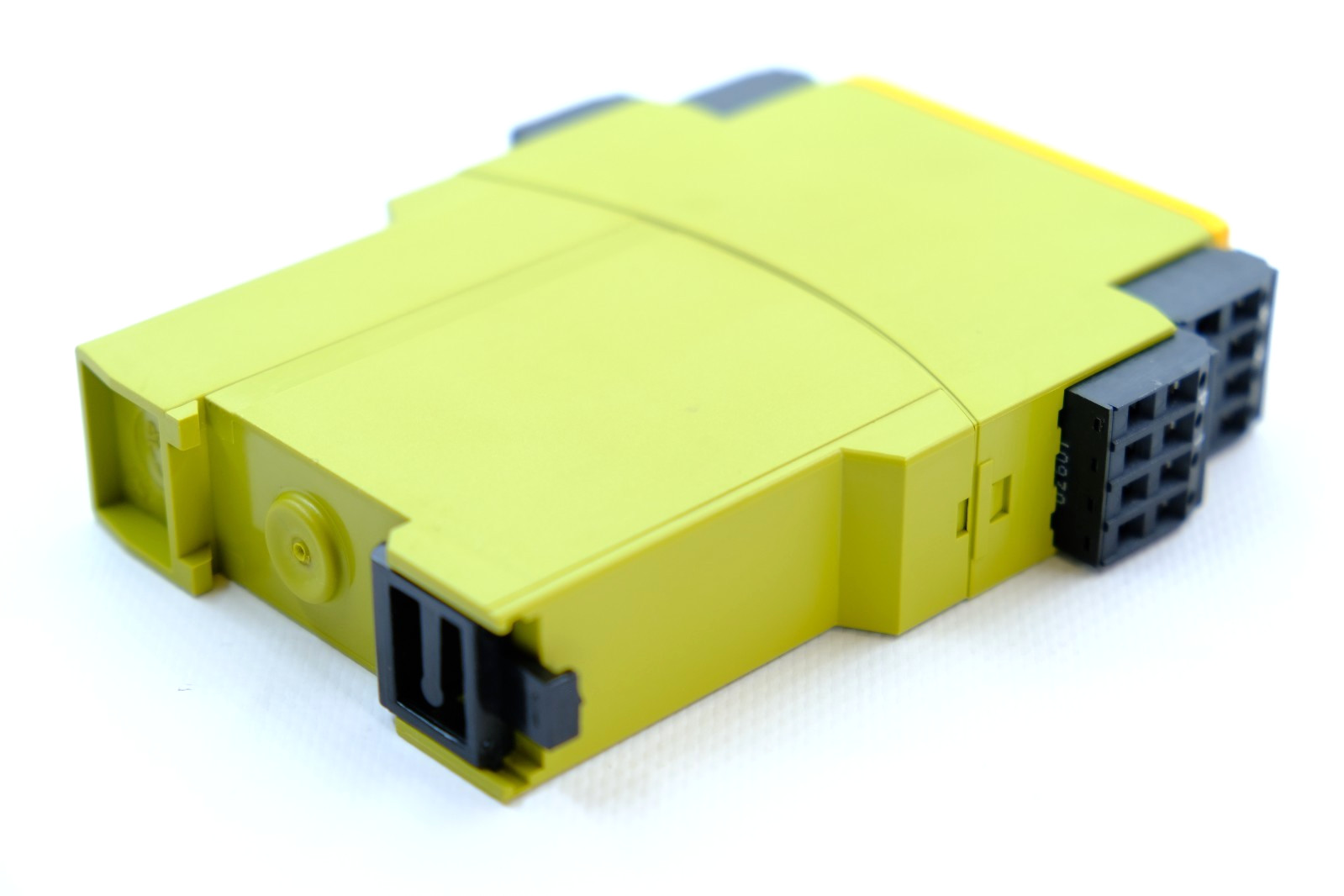 PILZ PNOZ X2.8P C Safety Relay 24VAC/DC 3n/o 1n/c (787301)